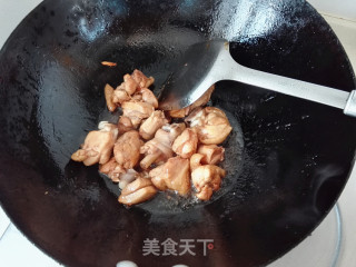 板栗烧鸡的做法步骤：4