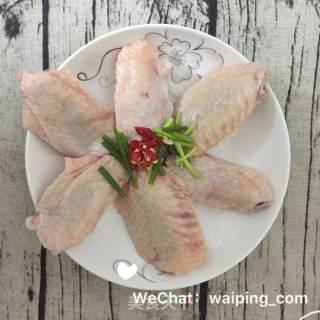 沙爹鸡翅的做法步骤：1