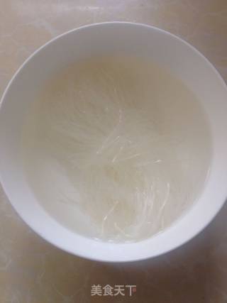 凉拌粉丝豆皮平菇的做法步骤：2