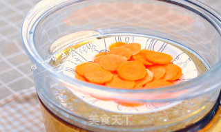 胡萝卜莲藕鸡块的做法步骤：2
