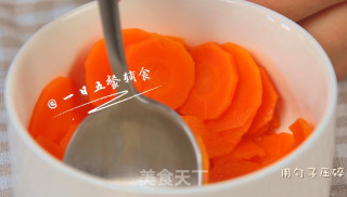 胡萝卜莲藕鸡块的做法步骤：3