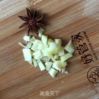 五花肉烧鹌鹑蛋的做法步骤：3