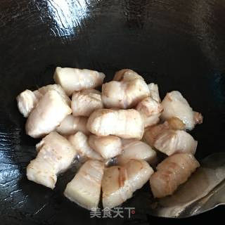 五花肉烧鹌鹑蛋的做法步骤：5
