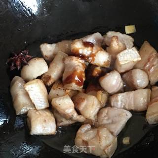 五花肉烧鹌鹑蛋的做法步骤：7