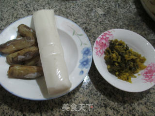 雪菜蛏子年糕汤的做法步骤：1