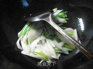 大葱炒牛肚的做法步骤：4