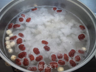 红枣银耳莲子羹的做法步骤：5
