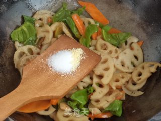 炒莲藕的做法步骤：9