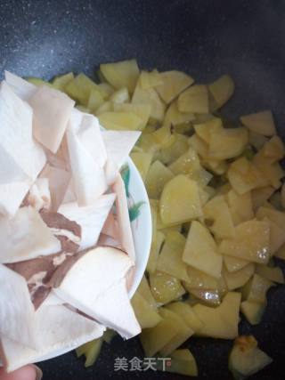 杏鲍菇炒土豆片的做法步骤：4