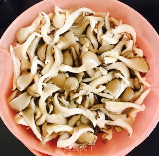 平菇炒肉片的做法步骤：2