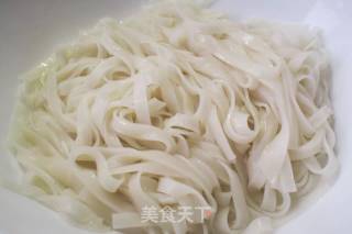 健康西式鸡胸肉炒河粉的做法步骤：2