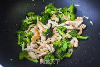 健康西式鸡胸肉炒河粉的做法步骤：7