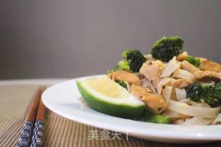 健康西式鸡胸肉炒河粉的做法步骤：10