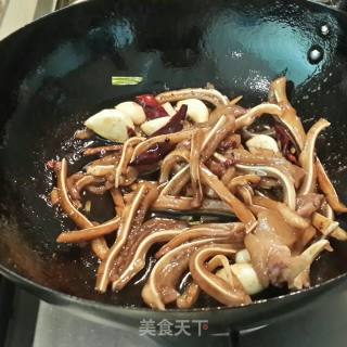 腊八蒜香炒猪耳的做法步骤：4