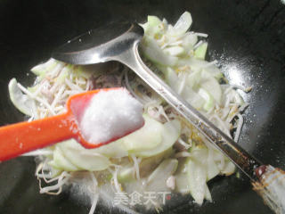 瘦肉丝绿豆芽炒夜开花的做法步骤：8