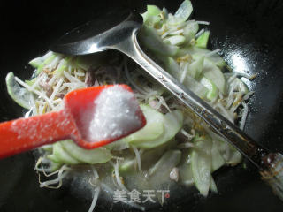 瘦肉丝绿豆芽炒夜开花的做法步骤：9