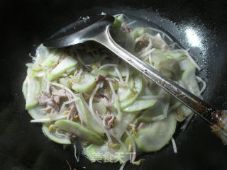 瘦肉丝绿豆芽炒夜开花的做法步骤：10