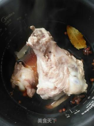酱骨头的做法步骤：2