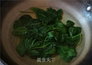 菠菜花卷的做法步骤：1