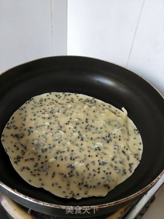 黑芝麻鸡蛋饼的做法步骤：6