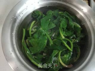 菠菜鱼丸汤的做法步骤：3
