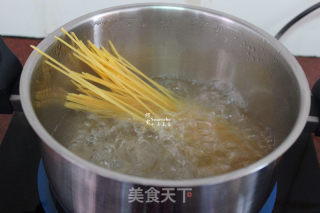 鲜虾茄汁意面的做法步骤：3