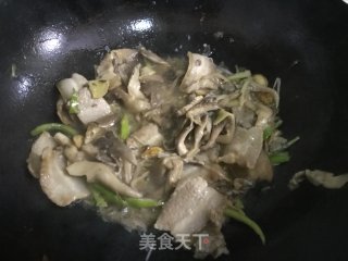 蘑菇炒肉的做法步骤：10