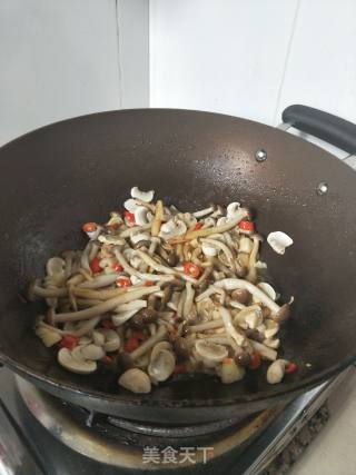 小炒双菇的做法步骤：6