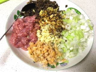 全麦猪肉木耳馅饼的做法步骤：3