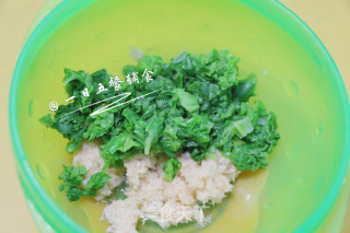 三文鱼青菜米粉 宝宝辅食，味道鲜美的做法步骤：3