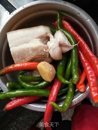 双椒炒五花肉的做法步骤：1