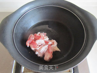 金针菇豆油皮烧肉的做法步骤：2