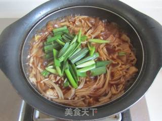 金针菇豆油皮烧肉的做法步骤：9