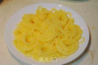 番茄虾仁意面配秋葵绿胡椒粉的做法步骤：7