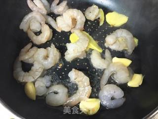 芹菜炒虾仁的做法步骤：4