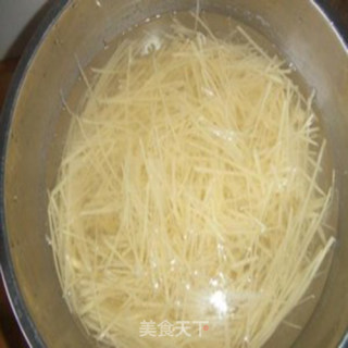 土豆传奇——炸土豆丝的做法步骤：1