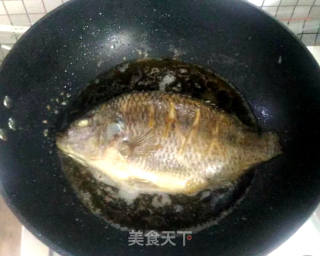 红烧鲫鱼的做法步骤：5