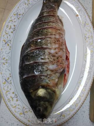红烧鲫鱼的做法步骤：1