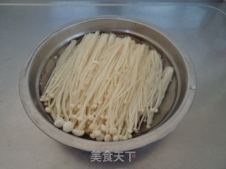 金针菇拌木耳的做法步骤：2
