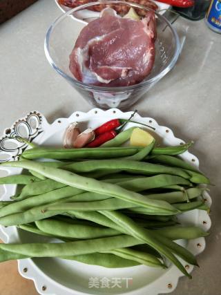 豆角炒肉丝的做法步骤：1