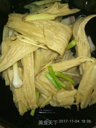 腐竹白菜煲的做法步骤：3