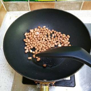 菠菜拌花生米的做法步骤：1