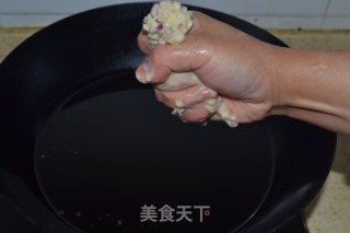 松软香炸圆葱丸的做法步骤：5