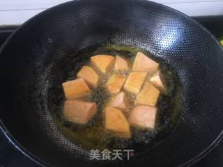 拔丝地瓜的做法步骤：1