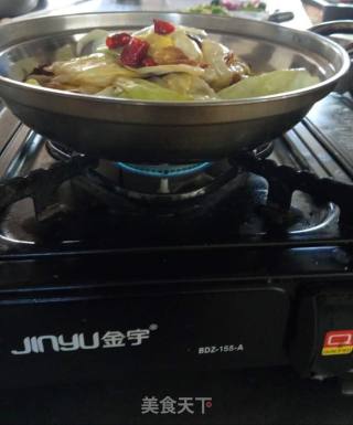 干锅包菜的做法步骤：7