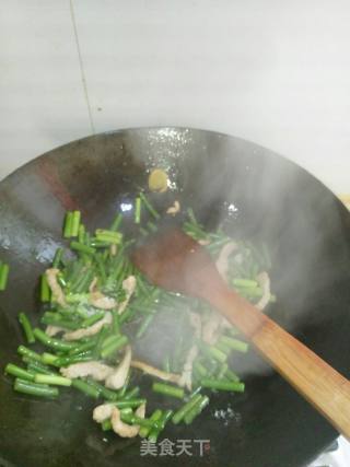 蒜苔炒肉的做法步骤：9