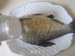 剁椒蒸武昌鱼的做法步骤：1
