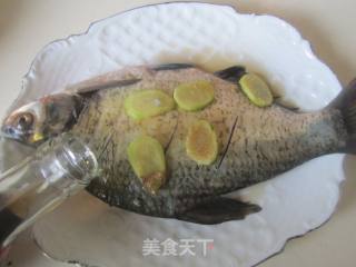 剁椒蒸武昌鱼的做法步骤：2