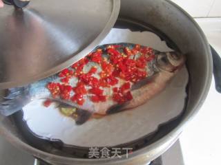 剁椒蒸武昌鱼的做法步骤：5