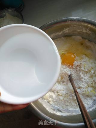 葱香碱面芝麻烧饼的做法步骤：4